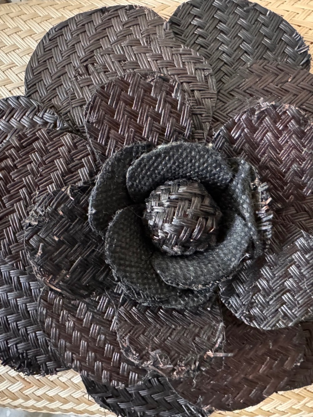 Serpui Mia Flowe Bun raffia clutch